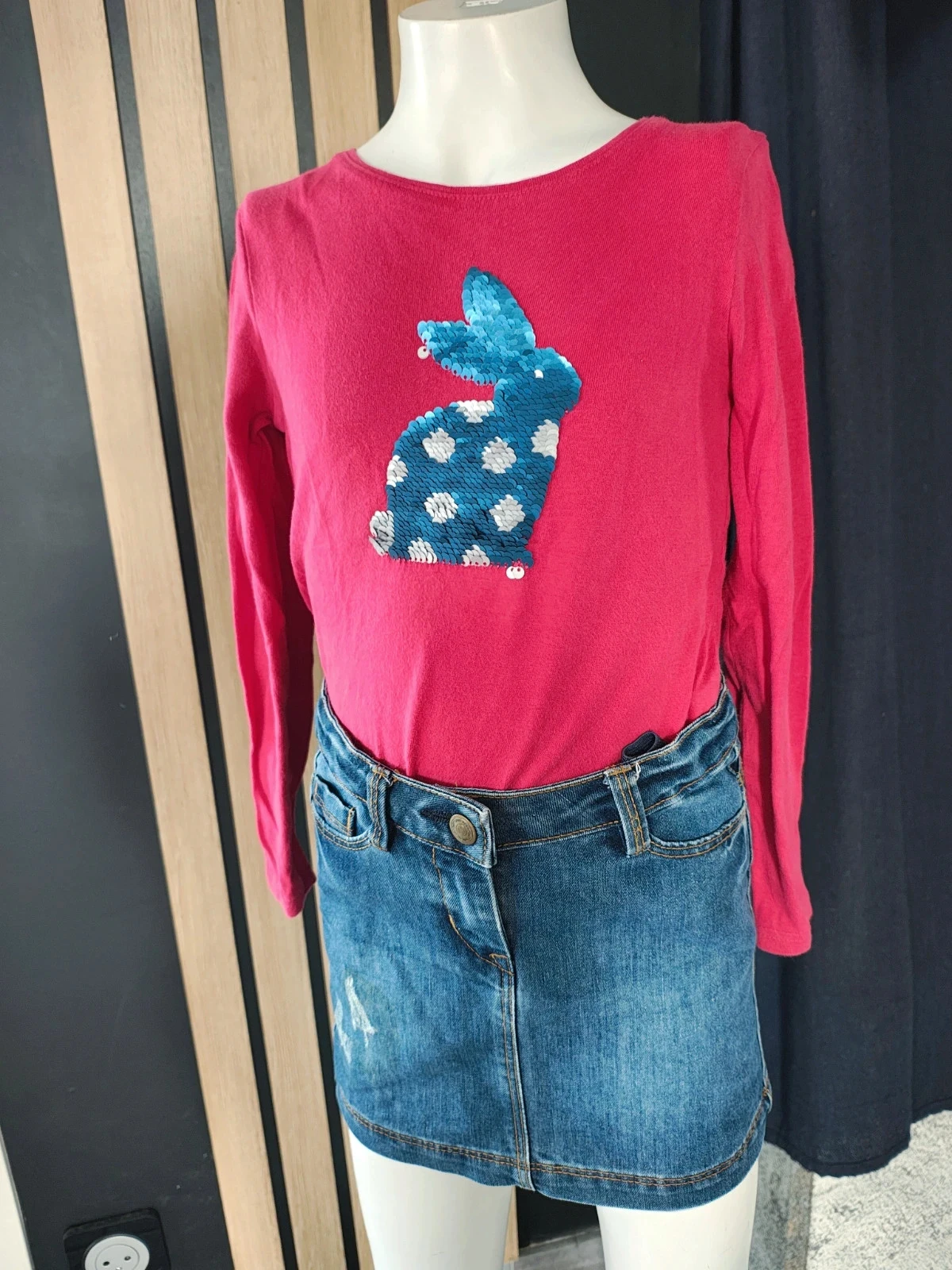 5 ans ensemble teeshirt Okaïdi et jupe en jean tape a l'oeil